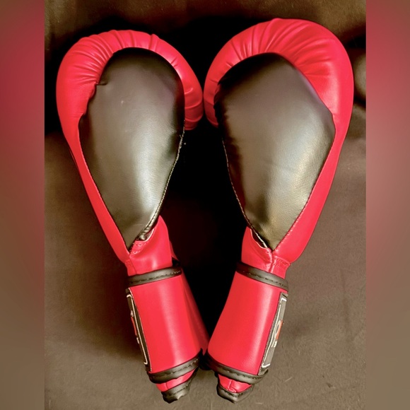 9R Women’s Girls Hot Pink 10oz  Kickboxing Gloves - Picture 3 of 4